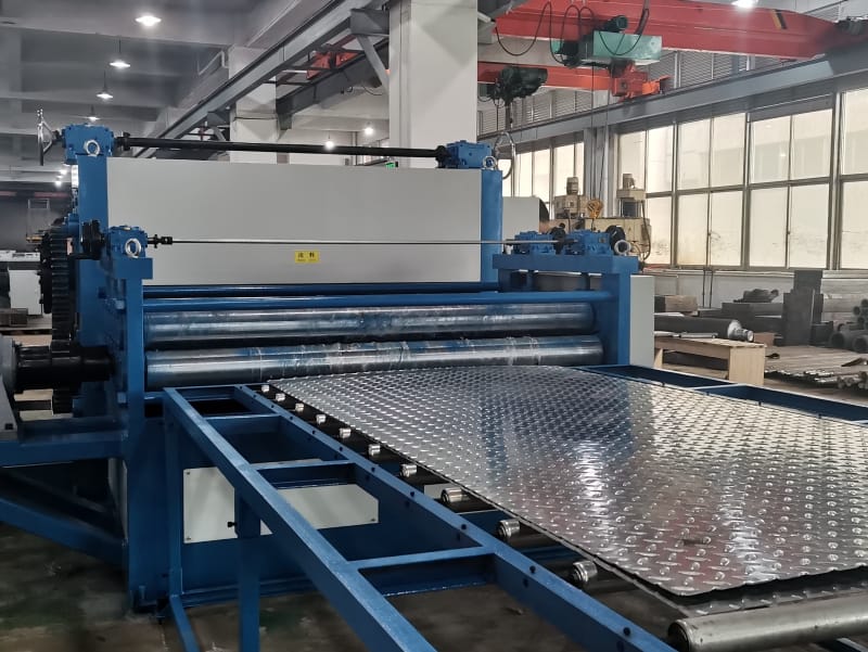 滄州中拓機械蛇年首單！柳葉型壓花機設備遠銷巴西